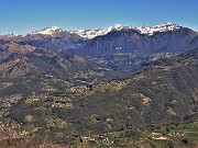 63 Ovvia la bella vista verso la valle e i monti della Val Serina